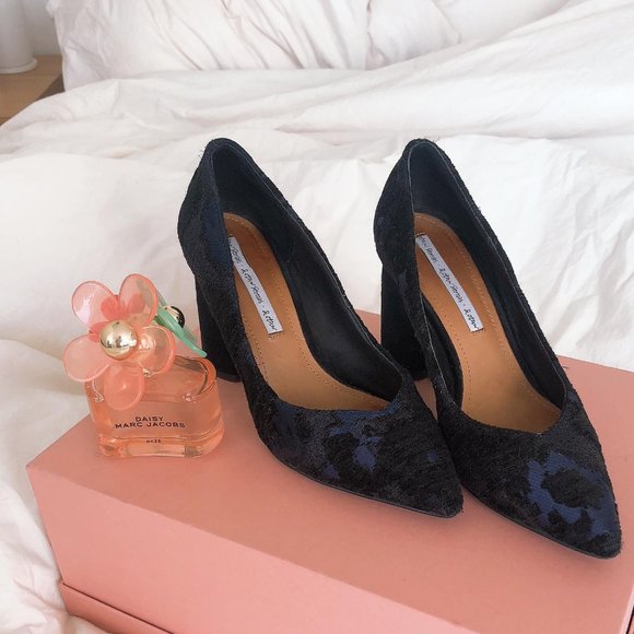 & OTHER STORIES PUMPS 5.5 navy worn once - Picture 1 of 7